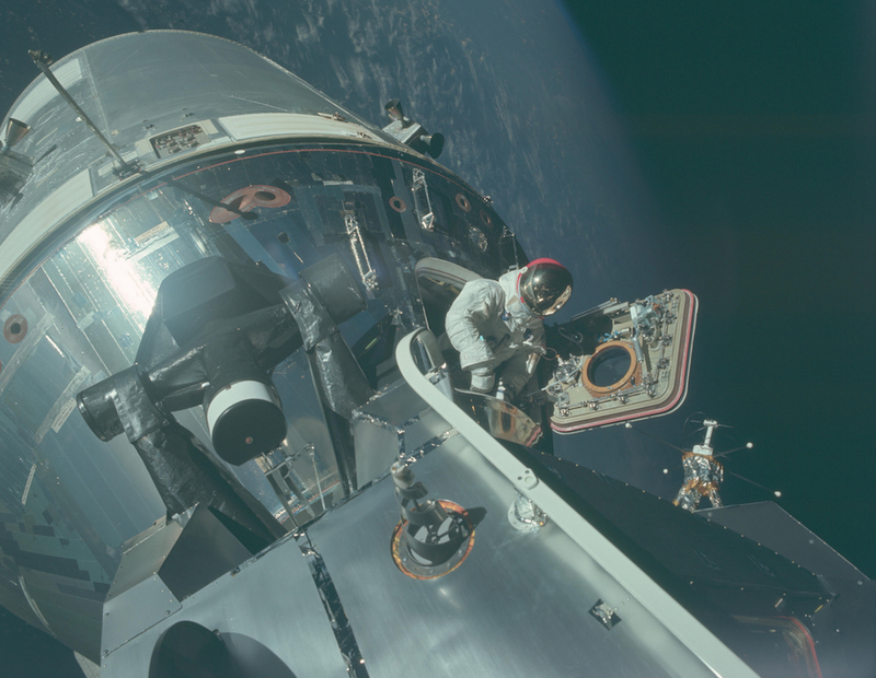 Illustration for article titled NASA Just Released 8,400+ Incredible High-Res Images From The Apollo Program